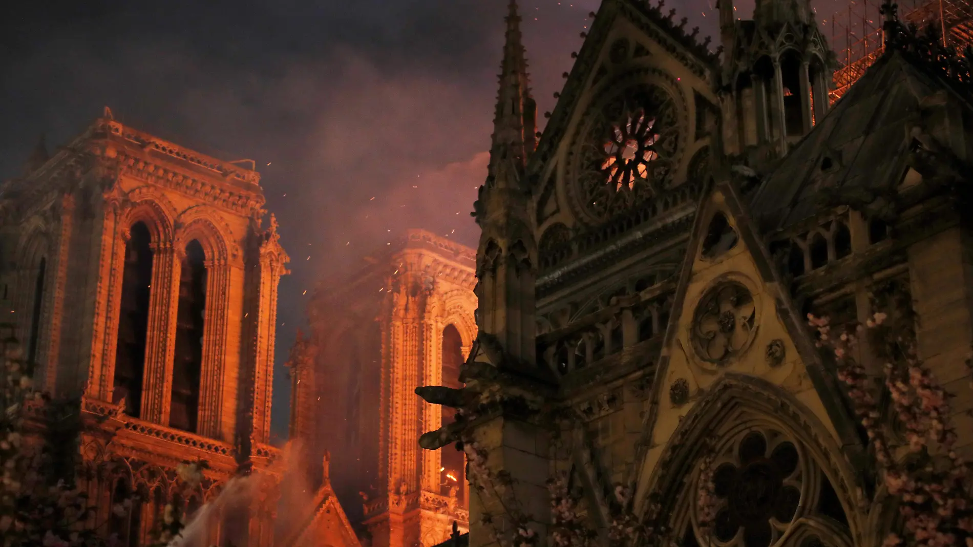 incendio noche notre dame REUTERS (2)